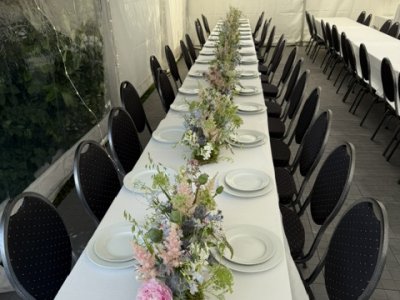 Langbord med blomster
